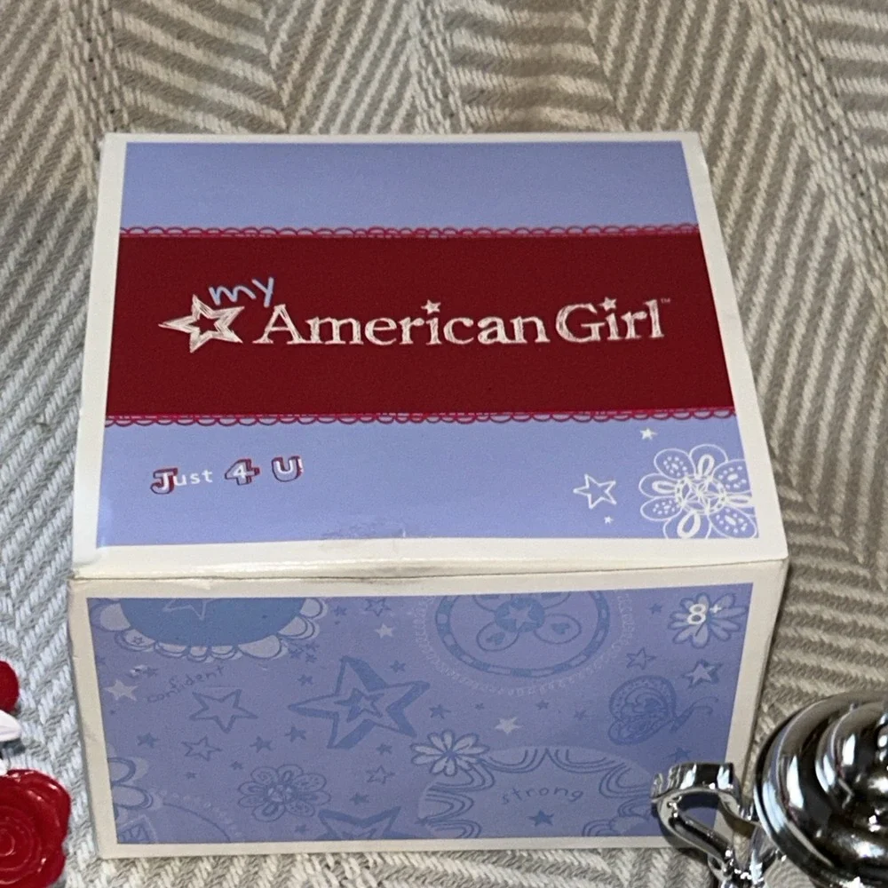 My American Girl Doll Pet Show Set trophy, flowers, ribbon, vase and Box A3
